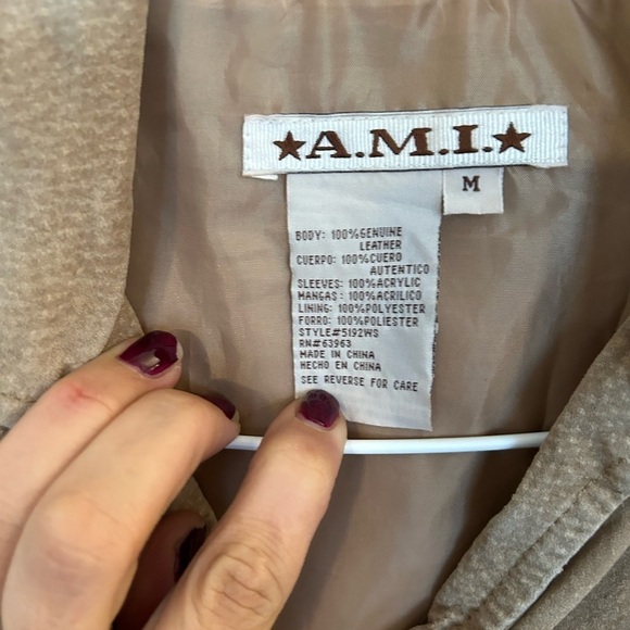 Vintage Women’s A.m.i. 100% Leather Brown Long Sleeve Jacket medium - Picture 3 of 5